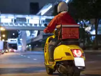 Delhi: नशे में धुत ग्राहक ने डिलीवरी बॉय को धमकाया, पुलिस से की बदसलूकी Delhi: नशे में धुत ग्राहक ने डिलीवरी बॉय को धमकाया, पुलिस से की बदसलूकी