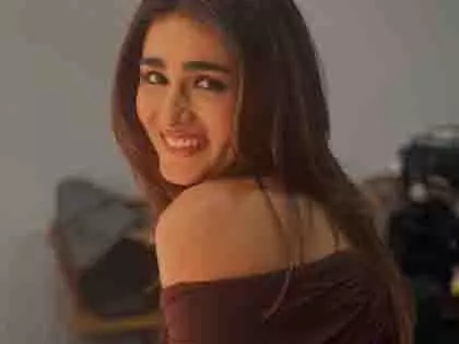 Shalini Pandey ने कैमरे के सामने अपनी सहजता का फसाना सुनाया Shalini Pandey ने कैमरे के सामने अपनी सहजता का फसाना सुनाया
