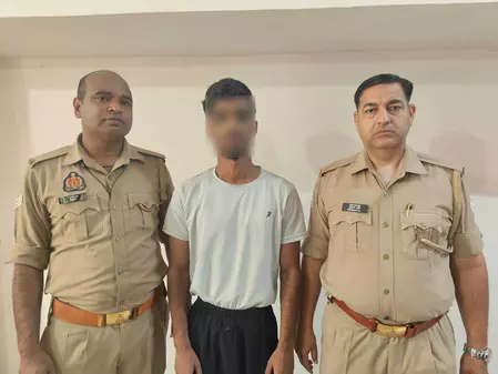 पुलिस ने सोशल मीडिया पर विवादित पोस्ट करने वाले युवक को गिरफ्तार किया पुलिस ने सोशल मीडिया पर विवादित पोस्ट करने वाले युवक को गिरफ्तार किया