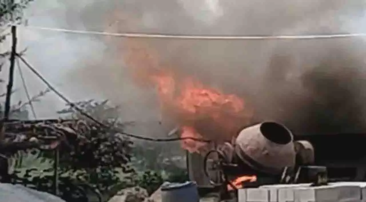 Puri: सीमेंट ब्लॉक फैक्ट्री में भीषण आग, बाल-बाल बचे मजदूर Puri: सीमेंट ब्लॉक फैक्ट्री में भीषण आग, बाल-बाल बचे मजदूर