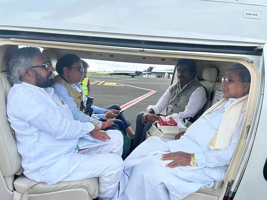 बाढ़ कम हो रही है; मुख्यमंत्री ने हवाई सर्वेक्षण किया बाढ़ कम हो रही है; मुख्यमंत्री ने हवाई सर्वेक्षण किया