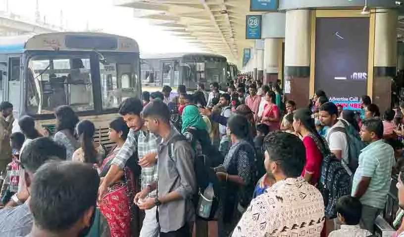 TGSRTC ने 2 अक्टूबर तक तेलंगाना में 7,754 विशेष बसें शुरू कीं TGSRTC ने 2 अक्टूबर तक तेलंगाना में 7,754 विशेष बसें शुरू कीं