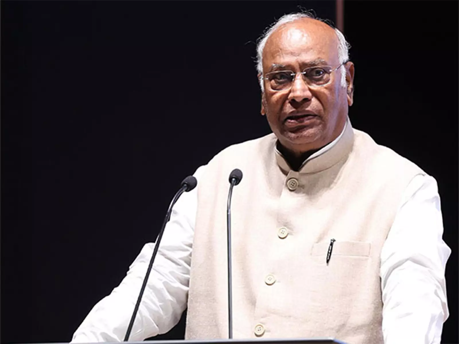 प्रियांक खड़गे ने कांग्रेस अध्यक्ष मल्लिकार्जुन खड़गे के स्वास्थ्य संबंधी अपडेट साझा किए प्रियांक खड़गे ने कांग्रेस अध्यक्ष मल्लिकार्जुन खड़गे के स्वास्थ्य संबंधी अपडेट साझा किए