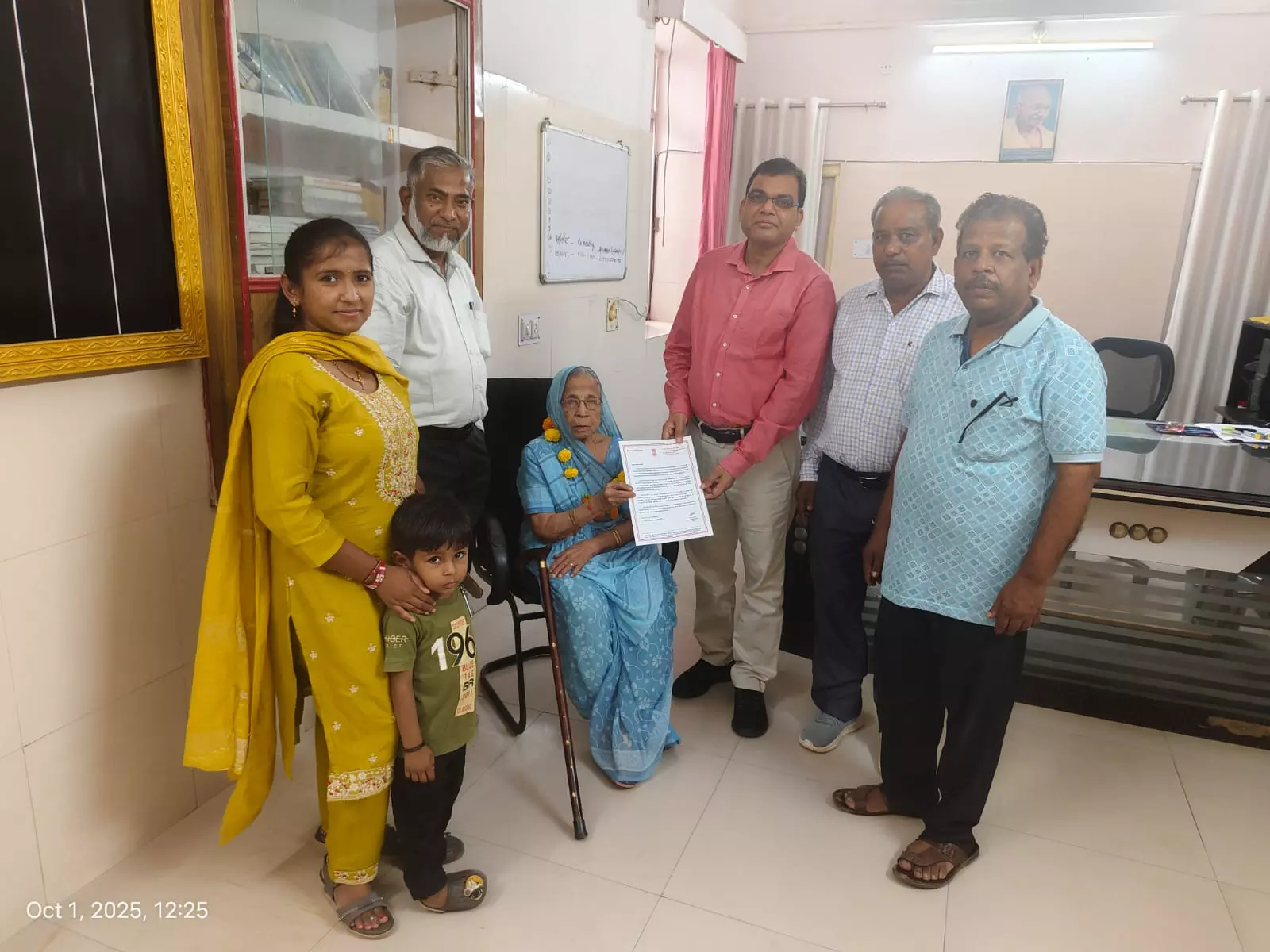 Dungarpur: शतायु आयु वाले मतदाताओं को अंतराष्ट्रीय वृद्धजन दिवस हुए सम्मानित Dungarpur: शतायु आयु वाले मतदाताओं को अंतराष्ट्रीय वृद्धजन दिवस हुए सम्मानित
