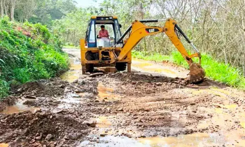 Kerala: मंदमारुथी-स्टोरपडी सड़क निर्माण शुरू Kerala: मंदमारुथी-स्टोरपडी सड़क निर्माण शुरू