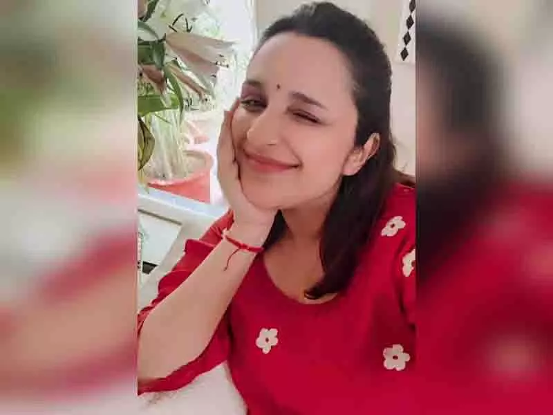 Parineeti Chopra: नवरात्रि पोस्ट में गर्भावस्था की चमक बिखेरी Parineeti Chopra: नवरात्रि पोस्ट में गर्भावस्था की चमक बिखेरी