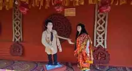 Ranchi: राजनीतिक थीम पर आधारित दुर्गा पूजा पंडाल ने लोगों का मन मोहा Ranchi: राजनीतिक थीम पर आधारित दुर्गा पूजा पंडाल ने लोगों का मन मोहा