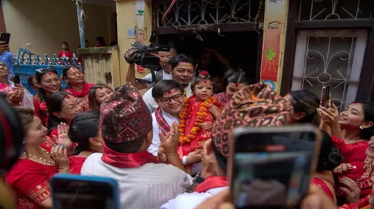 Nepal में नई कुमारी का ताज: 2 साल की बच्ची बनी जीवित देवी Nepal में नई कुमारी का ताज: 2 साल की बच्ची बनी जीवित देवी