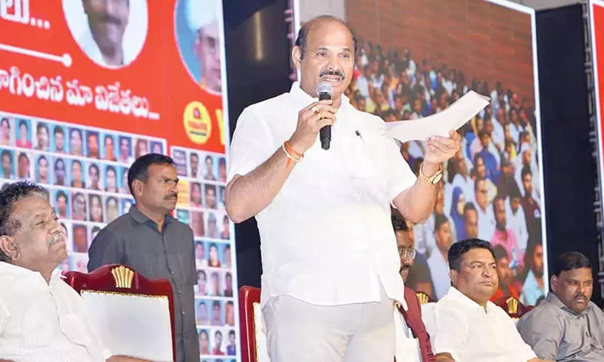 Andhra: शिक्षकों को काम को सेवा के रूप में मानने को कहा गया Andhra: शिक्षकों को काम को सेवा के रूप में मानने को कहा गया