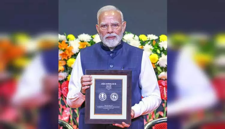 PM Modi ने RSS के 100 साल पूरे होने पर विशेष सिक्का और डाक टिकट जारी किए PM Modi ने RSS के 100 साल पूरे होने पर विशेष सिक्का और डाक टिकट जारी किए
