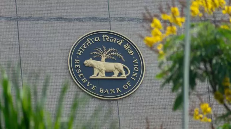 RBI एमपीसी ने कम विकास और मुद्रास्फीति के बावजूद अक्टूबर में ब्याज दरें स्थिर रखीं RBI एमपीसी ने कम विकास और मुद्रास्फीति के बावजूद अक्टूबर में ब्याज दरें स्थिर रखीं