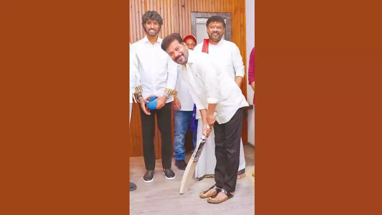 Chief Minister ने क्रिकेटर तिलक वर्मा को सम्मानित किया Chief Minister ने क्रिकेटर तिलक वर्मा को सम्मानित किया