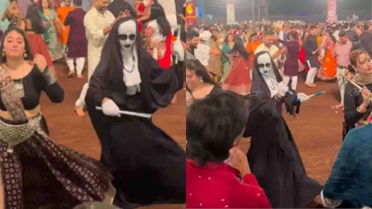 Viral video में भोपाल में नन के वेश में गरबा खेलती दिखी महिला Viral video में भोपाल में नन के वेश में गरबा खेलती दिखी महिला
