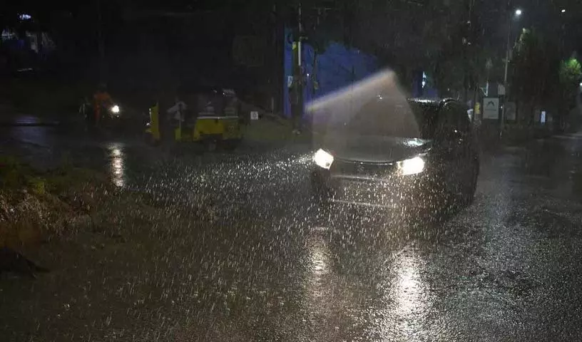 Hyderabad के कई हिस्सों में बारिश Hyderabad के कई हिस्सों में बारिश