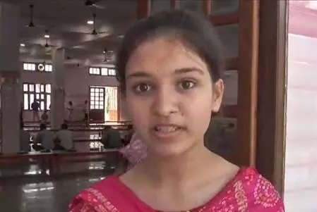 गोरखनाथ मंदिर में सीएम योगी ने किया कन्या पूजन, बटुक ने मुख्यमंत्री से मुलाकात के बारे में बताया गोरखनाथ मंदिर में सीएम योगी ने किया कन्या पूजन, बटुक ने मुख्यमंत्री से मुलाकात के बारे में बताया
