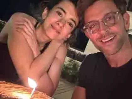 Hrithik Roshan ने सबा आज़ाद के साथ 4 साल पूरे होने का जश्न मनाया Hrithik Roshan ने सबा आज़ाद के साथ 4 साल पूरे होने का जश्न मनाया