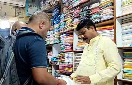 महाराष्ट्र के नालासोपारा में खादी की धूम, स्वदेशी अपनाओ, देश बचाओ अभियान पर जोर महाराष्ट्र के नालासोपारा में खादी की धूम, स्वदेशी अपनाओ, देश बचाओ अभियान पर जोर