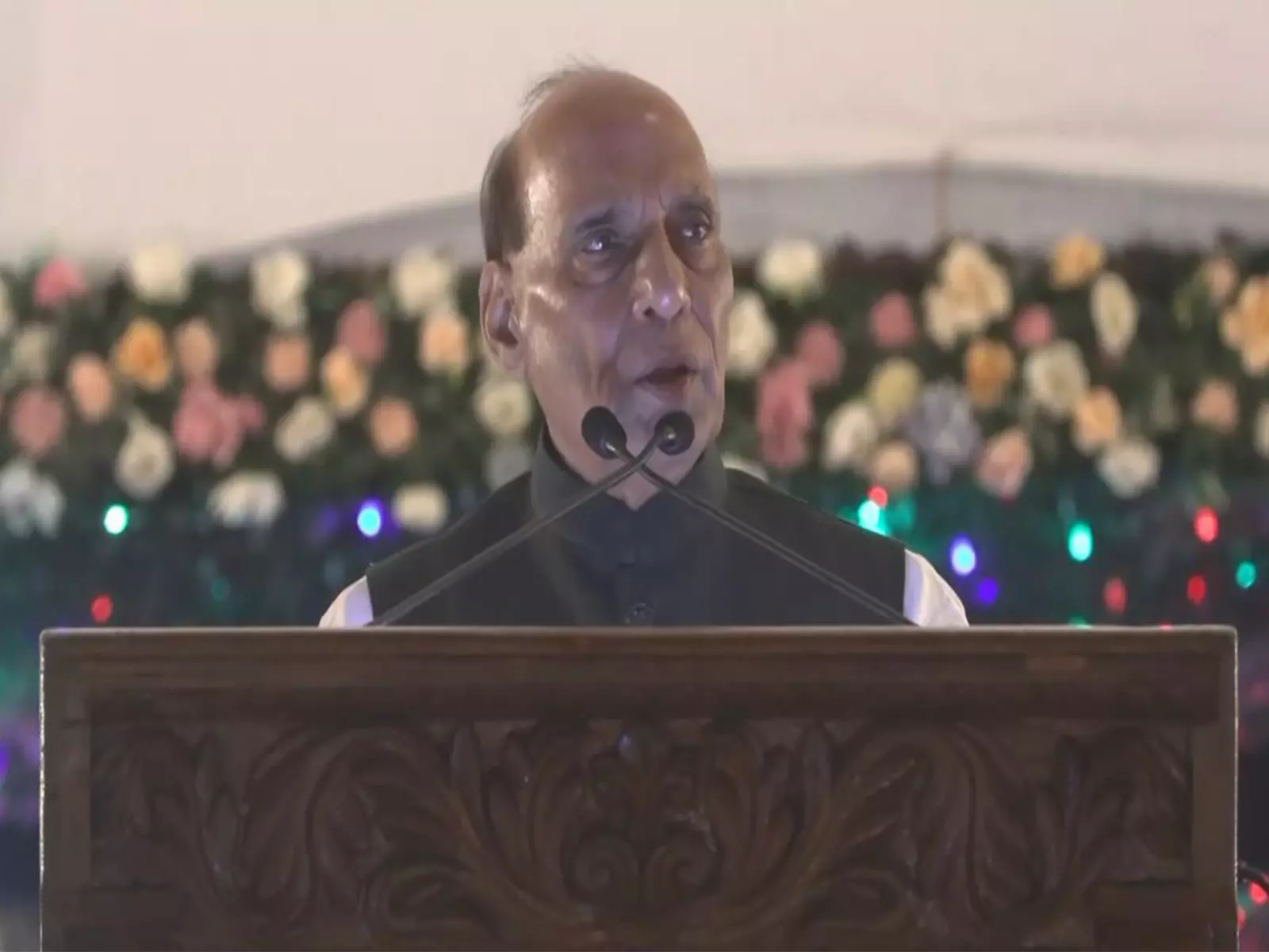 भुज, कच्छ भावनाओं की भूमि है, साहस की गाथा है: रक्षा मंत्री Rajnath Singh भुज, कच्छ भावनाओं की भूमि है, साहस की गाथा है: रक्षा मंत्री Rajnath Singh