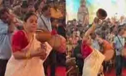 Sumona Chakravarti: दुर्गा पूजा में टला हादसा,बाल-बाल बचीं सुमोना Sumona Chakravarti: दुर्गा पूजा में टला हादसा,बाल-बाल बचीं सुमोना