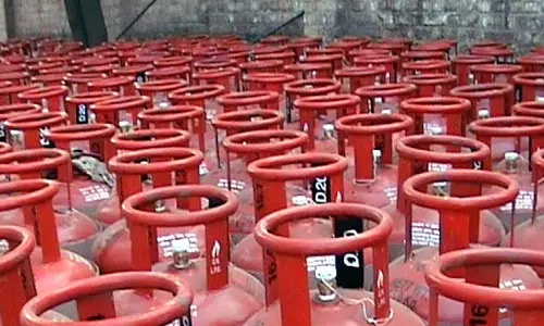 LPG सिलेंडर के दाम में बढ़ोतरी, 16 रुपये तक इजाफा