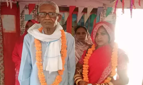 दूसरी शादी करने वाले बुजुर्ग की सुहागरात के दिन मौत, अंतिम संस्कार रोककर पुलिस बुलाई गई दूसरी शादी करने वाले बुजुर्ग की सुहागरात के दिन मौत, अंतिम संस्कार रोककर पुलिस बुलाई गई