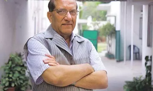 Delhi  मल्होत्रा ​​का अंतिम संस्कार पूरे सम्मान के साथ किया जाएगा: रेखा