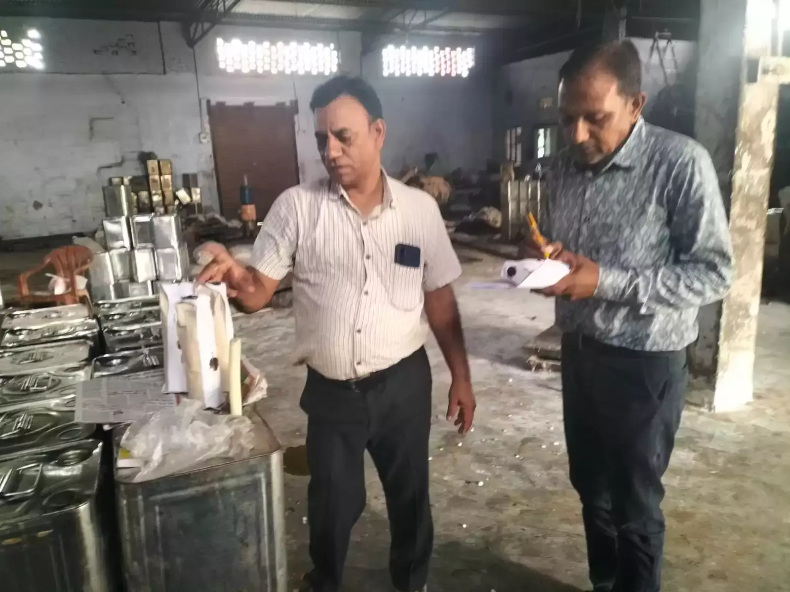 Jaipur: मिलावटखोरों पर कार्रवाई, फूड टीम ने जब्त किया सरसों तेल