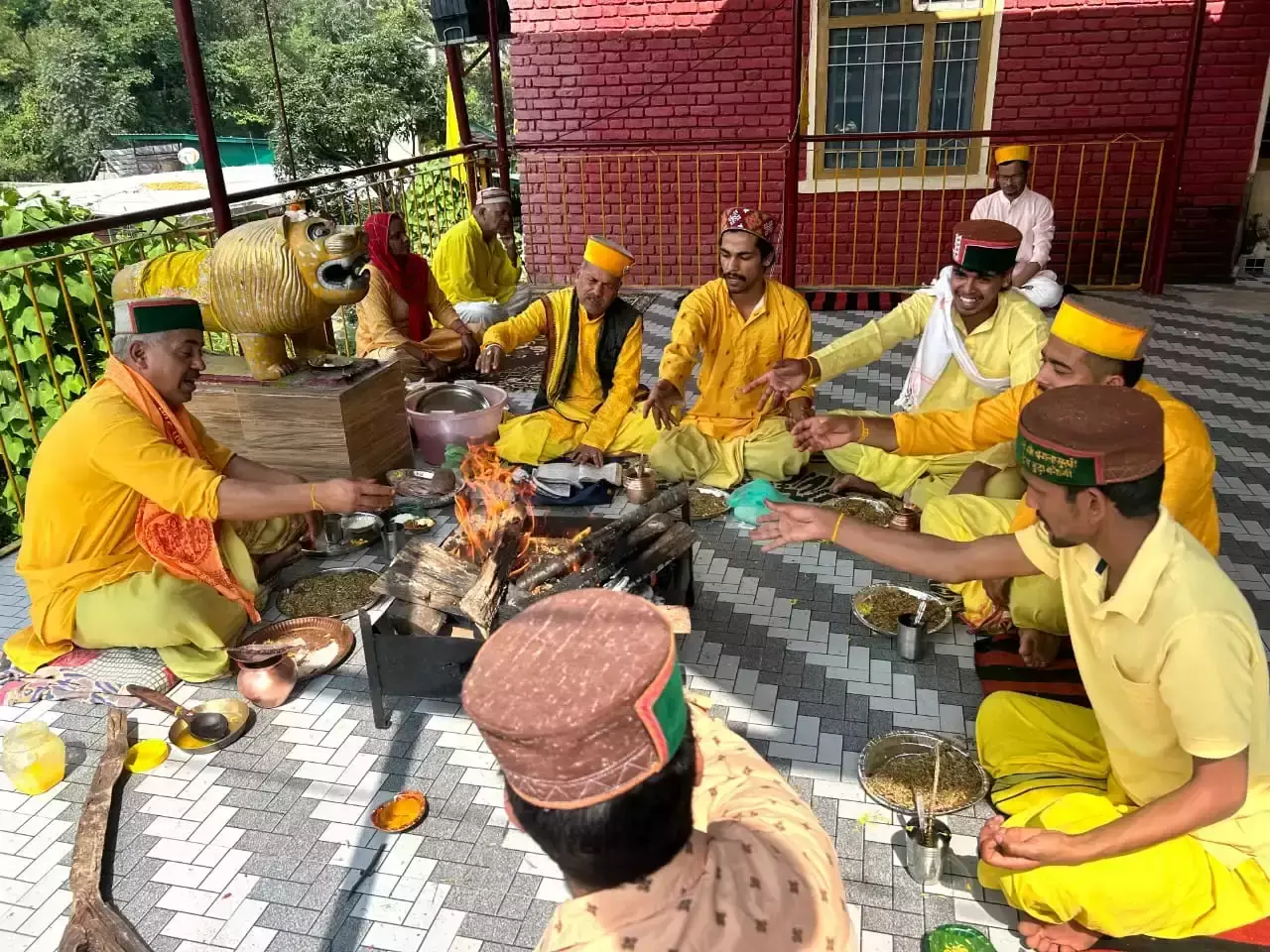 Mandi: दुर्गा अष्टमी पर सेहली स्थित बगलामुखी मंदिर में हुआ पूजन कार्यक्रम Mandi: दुर्गा अष्टमी पर सेहली स्थित बगलामुखी मंदिर में हुआ पूजन कार्यक्रम