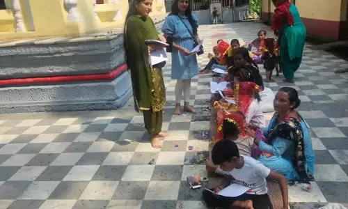 Mandi: ज्ञान विज्ञान समिति ने मंदिरों में लीफलेट बांटकर किया जागरूक Mandi: ज्ञान विज्ञान समिति ने मंदिरों में लीफलेट बांटकर किया जागरूक