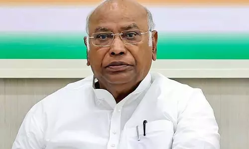 AICC अध्यक्ष मल्लिकार्जुन खड़गे सांस लेने में तकलीफ के कारण अस्पताल में भर्ती AICC अध्यक्ष मल्लिकार्जुन खड़गे सांस लेने में तकलीफ के कारण अस्पताल में भर्ती