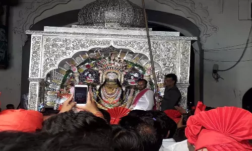 Jabalpur: नगर जेठानी मां 10 करोड़ के गहनों में, चांदी रथ से होगी भव्य विदाई Jabalpur: नगर जेठानी मां 10 करोड़ के गहनों में, चांदी रथ से होगी भव्य विदाई