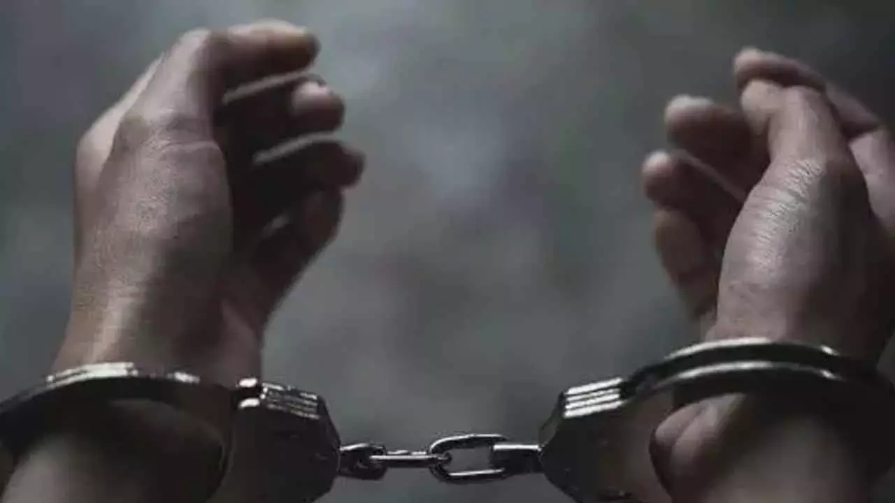 सीसीबी ने अवैध खनन के आरोप में श्रीलंकाई नागरिकों को गिरफ्तार किया सीसीबी ने अवैध खनन के आरोप में श्रीलंकाई नागरिकों को गिरफ्तार किया