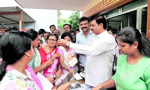 स्वास्थ्य ही सच्चा धन है: MLA Muniratna स्वास्थ्य ही सच्चा धन है: MLA Muniratna