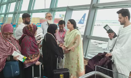 Lucknow: पहली महिला हज फ्लाइट लखनऊ से उड़ान भरेगी Lucknow: पहली महिला हज फ्लाइट लखनऊ से उड़ान भरेगी