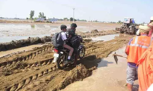 Sultanpur Lodhi का बाढ़ प्रभावित बाऊपुर गांव बुनियादी ढांचे की कमी से जूझ रहा