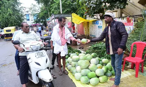 शस्त्र पूजा, विजयादशमी: खरीदारी जोरों पर है शस्त्र पूजा, विजयादशमी: खरीदारी जोरों पर है