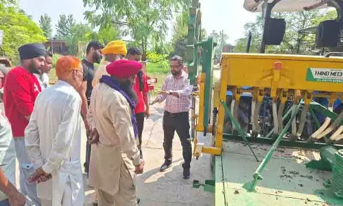 PAU के विशेषज्ञों ने होशियारपुर के किसानों को धान के अवशेष प्रबंधन के तरीकों के बारे में बताया