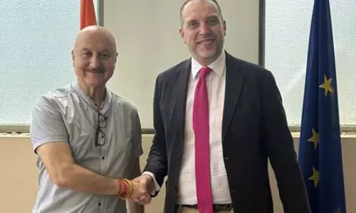अनुपम खेर ने इटली के काउंसल जनरल से की मुलाकात, साझा किया अनुभव