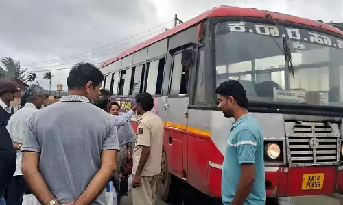 Somwarpet : केएसआरटीसी बस बीच रास्ते में रुकती है Somwarpet : केएसआरटीसी बस बीच रास्ते में रुकती है