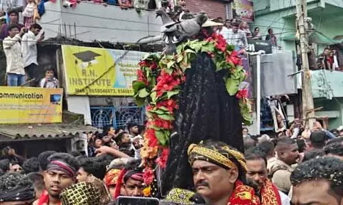 कालाहांडी में छतर यात्रा के दौरान सड़कों पर बलि