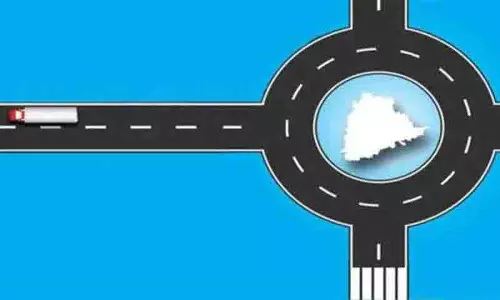 Hyderabad: क्षेत्रीय रिंग रोड के पुनर्गठन से विवाद बढ़ने पर किसानों का विरोध प्रदर्शन तेज Hyderabad: क्षेत्रीय रिंग रोड के पुनर्गठन से विवाद बढ़ने पर किसानों का विरोध प्रदर्शन तेज