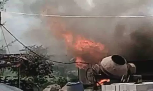Puri: सीमेंट ब्लॉक फैक्ट्री में भीषण आग, बाल-बाल बचे मजदूर Puri: सीमेंट ब्लॉक फैक्ट्री में भीषण आग, बाल-बाल बचे मजदूर