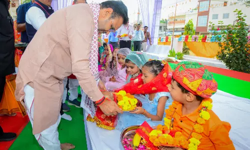 Jaipur: मुख्यमंत्री ने जैतारण दौरे पर किया कन्या पूजन और श्रीराम के दर्शन Jaipur: मुख्यमंत्री ने जैतारण दौरे पर किया कन्या पूजन और श्रीराम के दर्शन