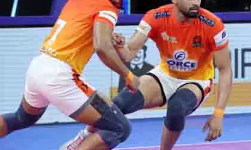 पुणेरी पल्टन के अजय ठाकुर का आदित्य शिंदे को सम्मान, कहा ‘स्मार्ट रेडर’