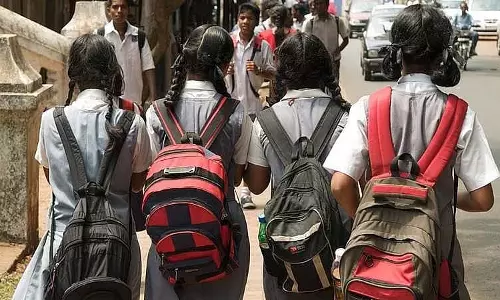 कल्याण नगर निकाय ने धार्मिक और सांस्कृतिक प्रतीकों पर प्रतिबंध को लेकर निजी स्कूल को नोटिस जारी किया कल्याण नगर निकाय ने धार्मिक और सांस्कृतिक प्रतीकों पर प्रतिबंध को लेकर निजी स्कूल को नोटिस जारी किया