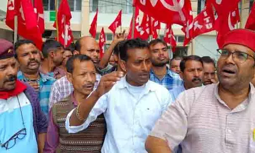 Shimla में रेहड़ी-पटरी वालों ने किया प्रदर्शन, सत्यापन की मांग वापस लेने की मांग