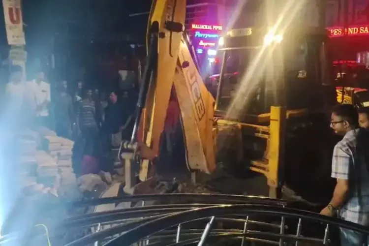 इडुक्की में हादसा: कट्टप्पना में नाले की सफाई करते समय 3 मजदूरों की मौत इडुक्की में हादसा: कट्टप्पना में नाले की सफाई करते समय 3 मजदूरों की मौत