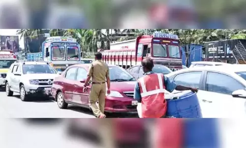 अम्बल्लूर में ट्रैफिक जाम जारी; राष्ट्रीय राजमार्ग प्राधिकरण समाधान खोजने में विफल अम्बल्लूर में ट्रैफिक जाम जारी; राष्ट्रीय राजमार्ग प्राधिकरण समाधान खोजने में विफल