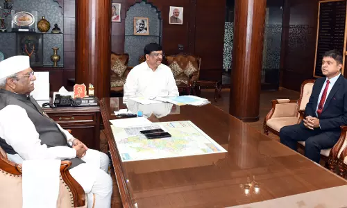 Jaipur: राज्यपाल से RPSC के नव नियुक्त सदस्य की शिष्टाचार भेंट Jaipur: राज्यपाल से RPSC के नव नियुक्त सदस्य की शिष्टाचार भेंट