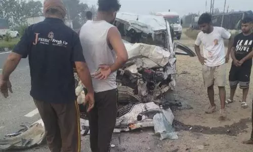 Karnal: हरिद्वार जा रही कार ट्रक से टकराई, 6 की मौत Karnal: हरिद्वार जा रही कार ट्रक से टकराई, 6 की मौत